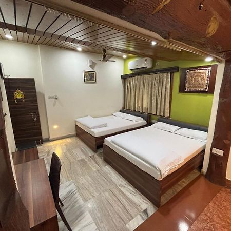 Om Sai Villa Guesthouse Kolkata Bagian luar foto