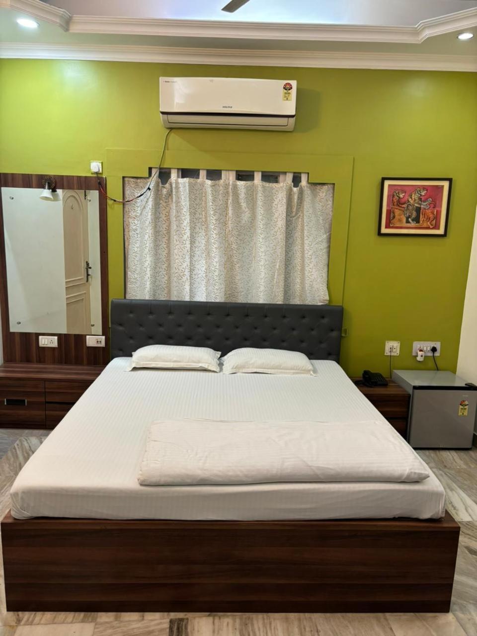Om Sai Villa Guesthouse Kolkata Bagian luar foto