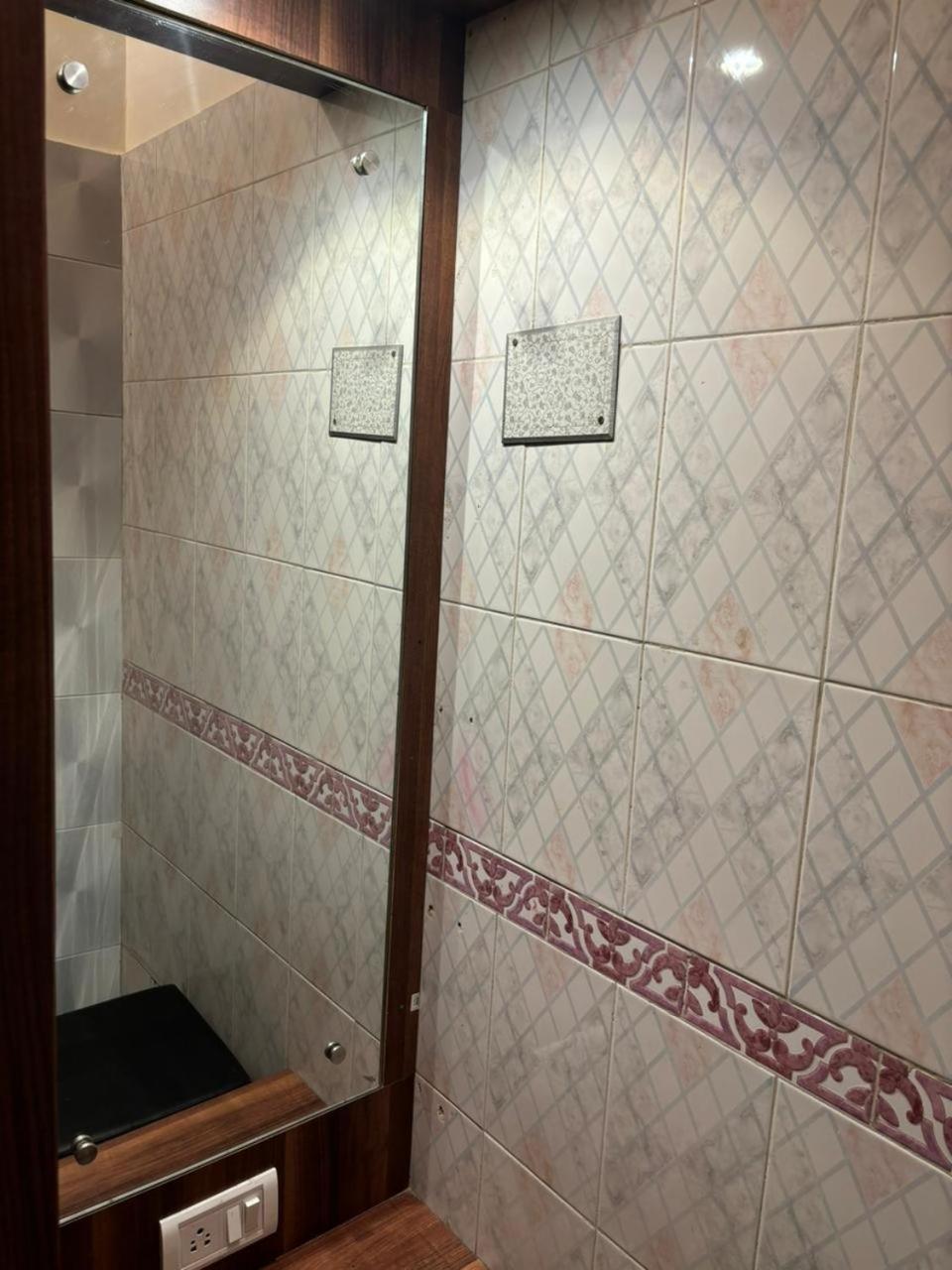 Om Sai Villa Guesthouse Kolkata Bagian luar foto