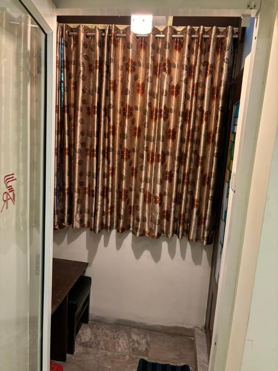 Om Sai Villa Guesthouse Kolkata Bagian luar foto