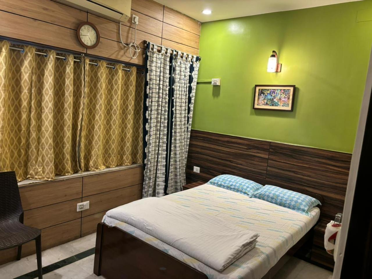 Om Sai Villa Guesthouse Kolkata Bagian luar foto
