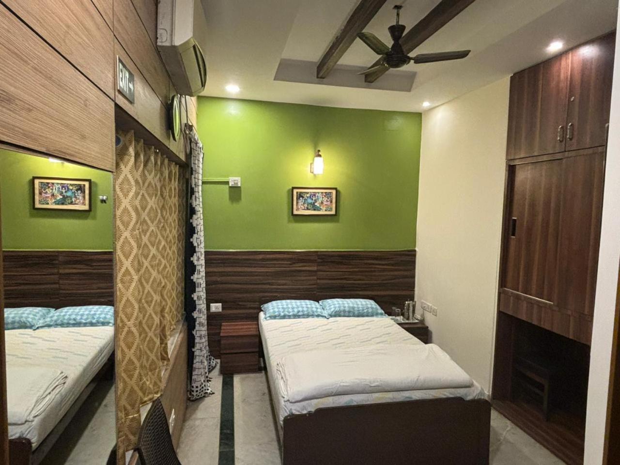 Om Sai Villa Guesthouse Kolkata Bagian luar foto