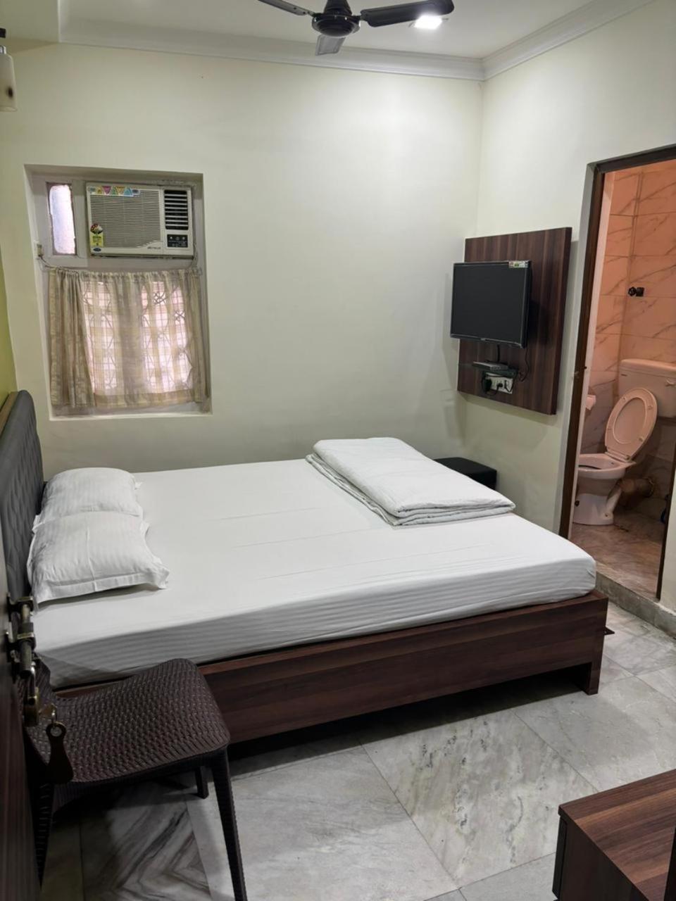 Om Sai Villa Guesthouse Kolkata Bagian luar foto