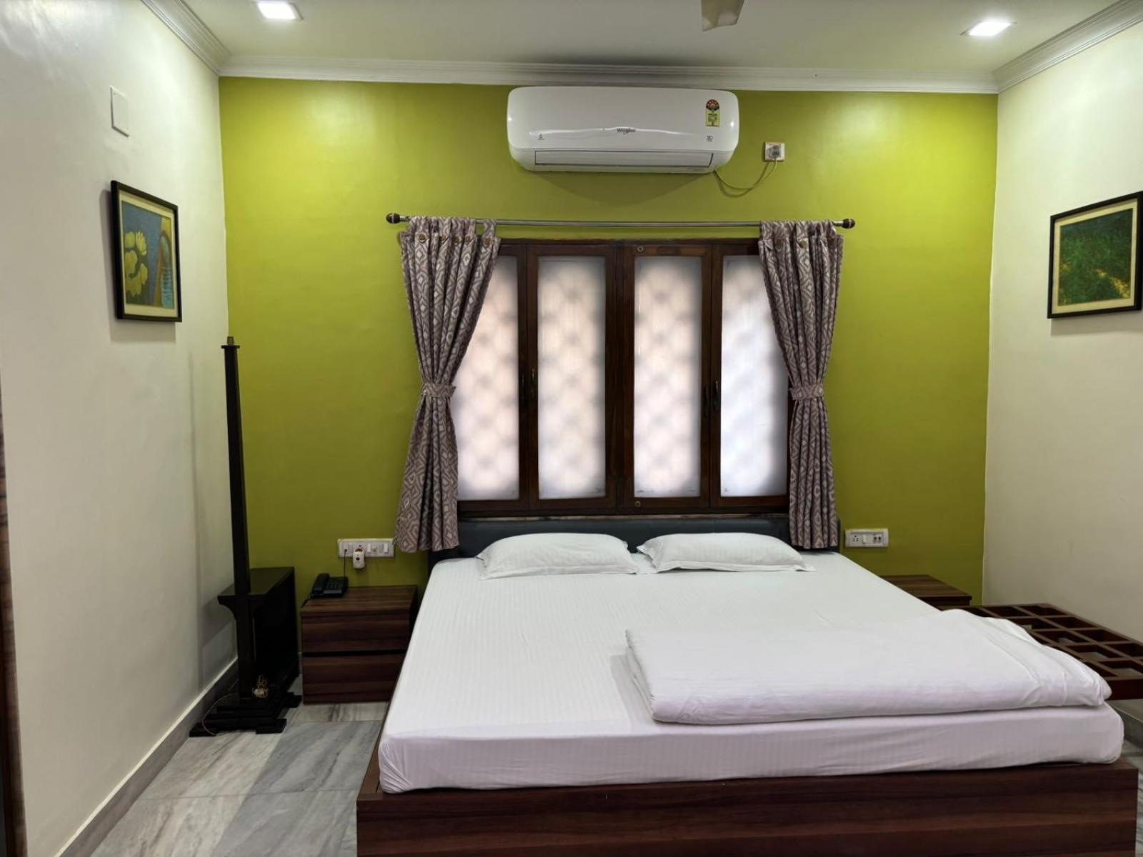 Om Sai Villa Guesthouse Kolkata Bagian luar foto