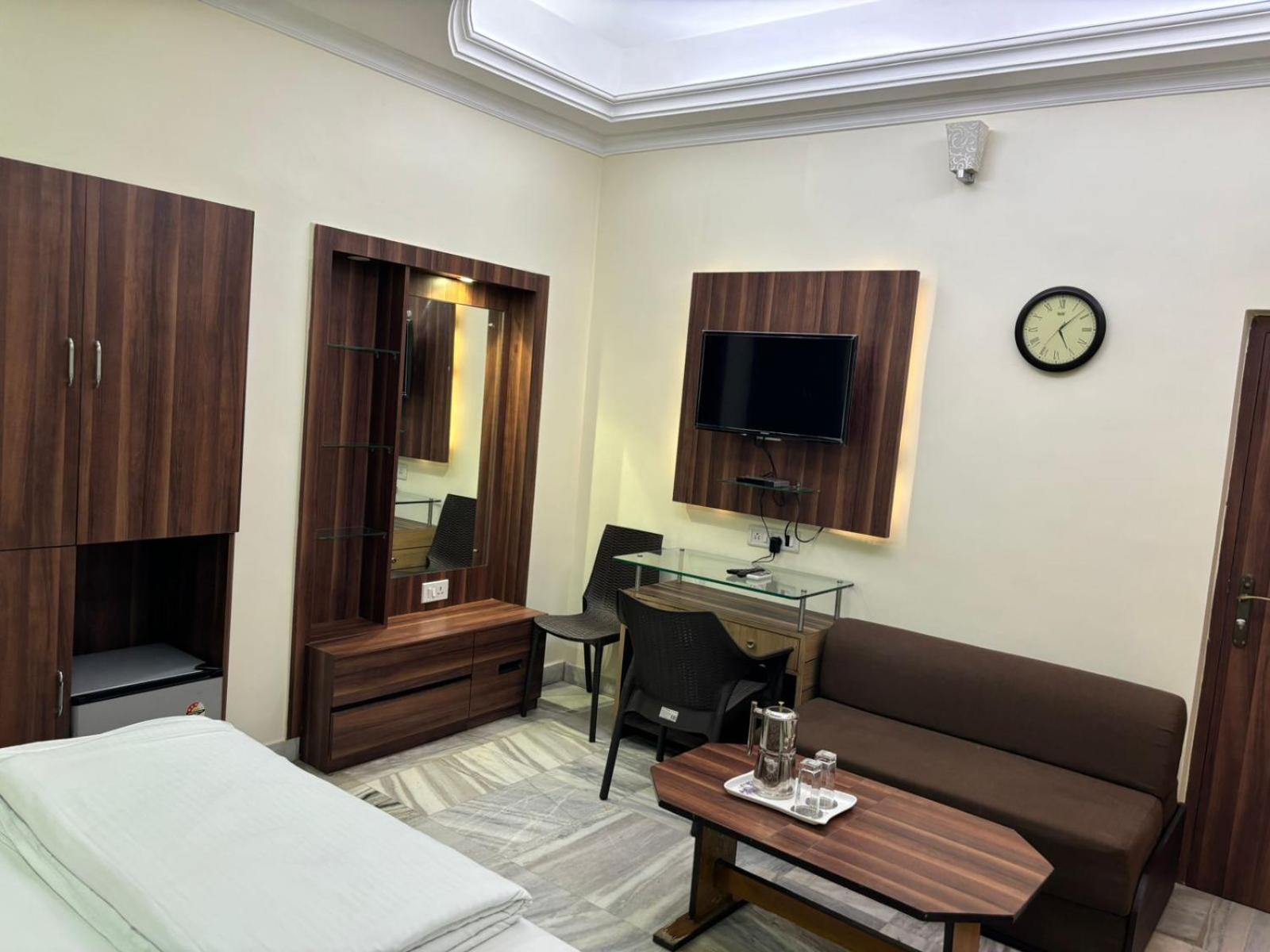 Om Sai Villa Guesthouse Kolkata Bagian luar foto