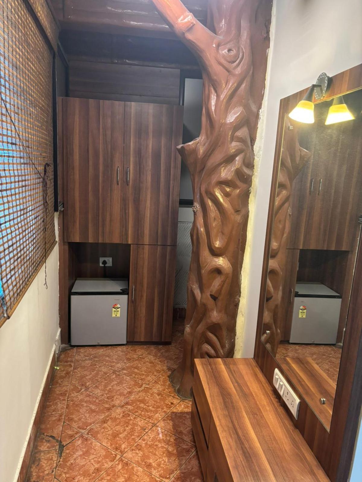 Om Sai Villa Guesthouse Kolkata Bagian luar foto