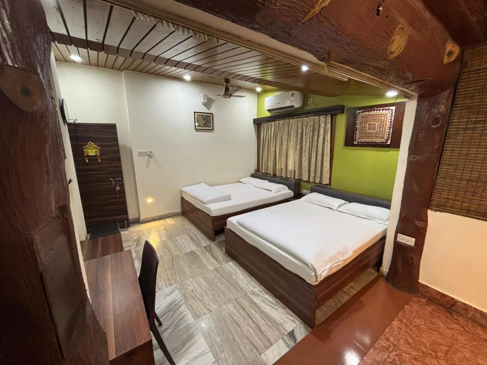 Om Sai Villa Guesthouse Kolkata Bagian luar foto