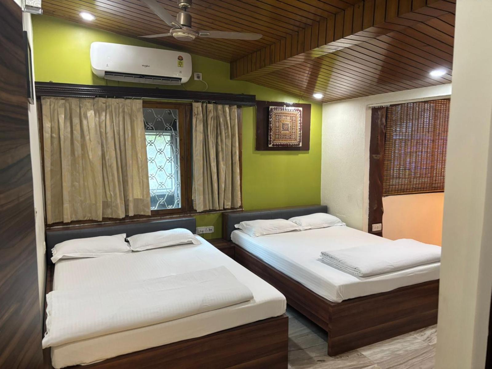 Om Sai Villa Guesthouse Kolkata Bagian luar foto