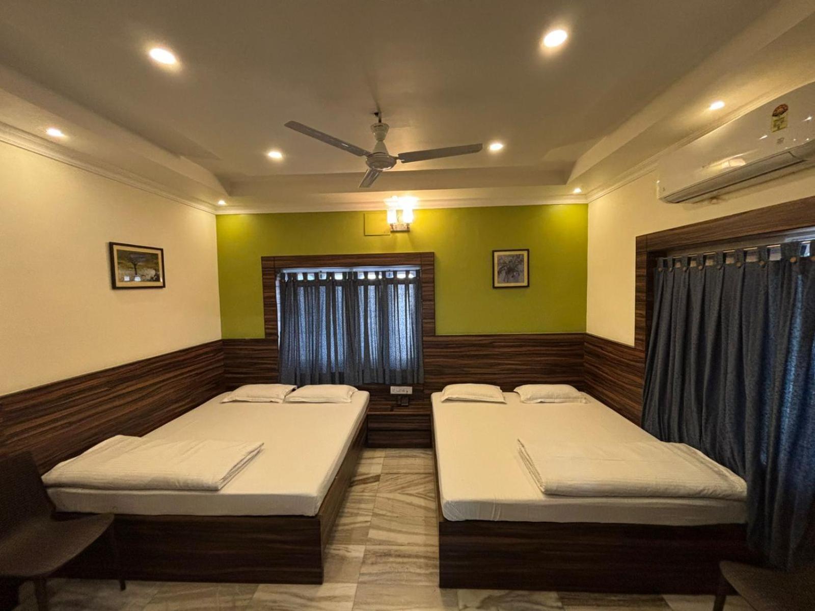 Om Sai Villa Guesthouse Kolkata Bagian luar foto