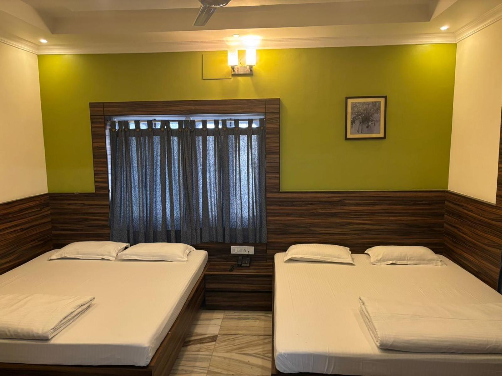 Om Sai Villa Guesthouse Kolkata Bagian luar foto