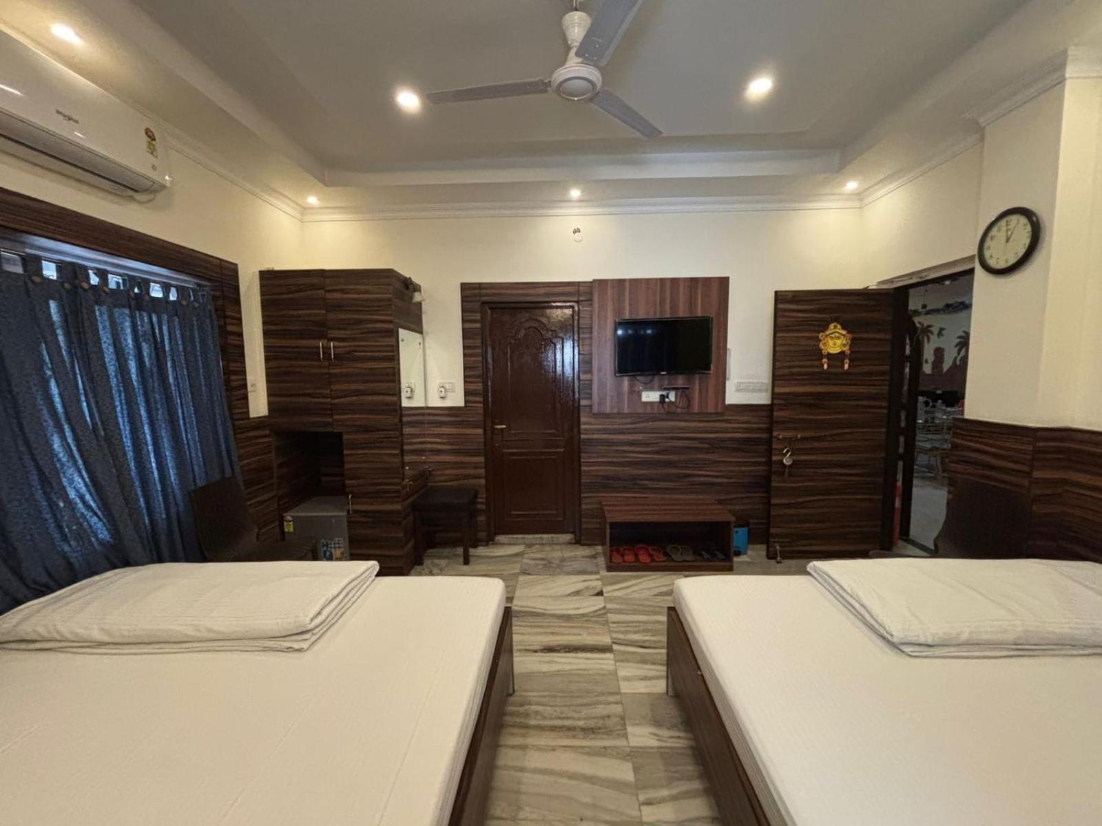 Om Sai Villa Guesthouse Kolkata Bagian luar foto