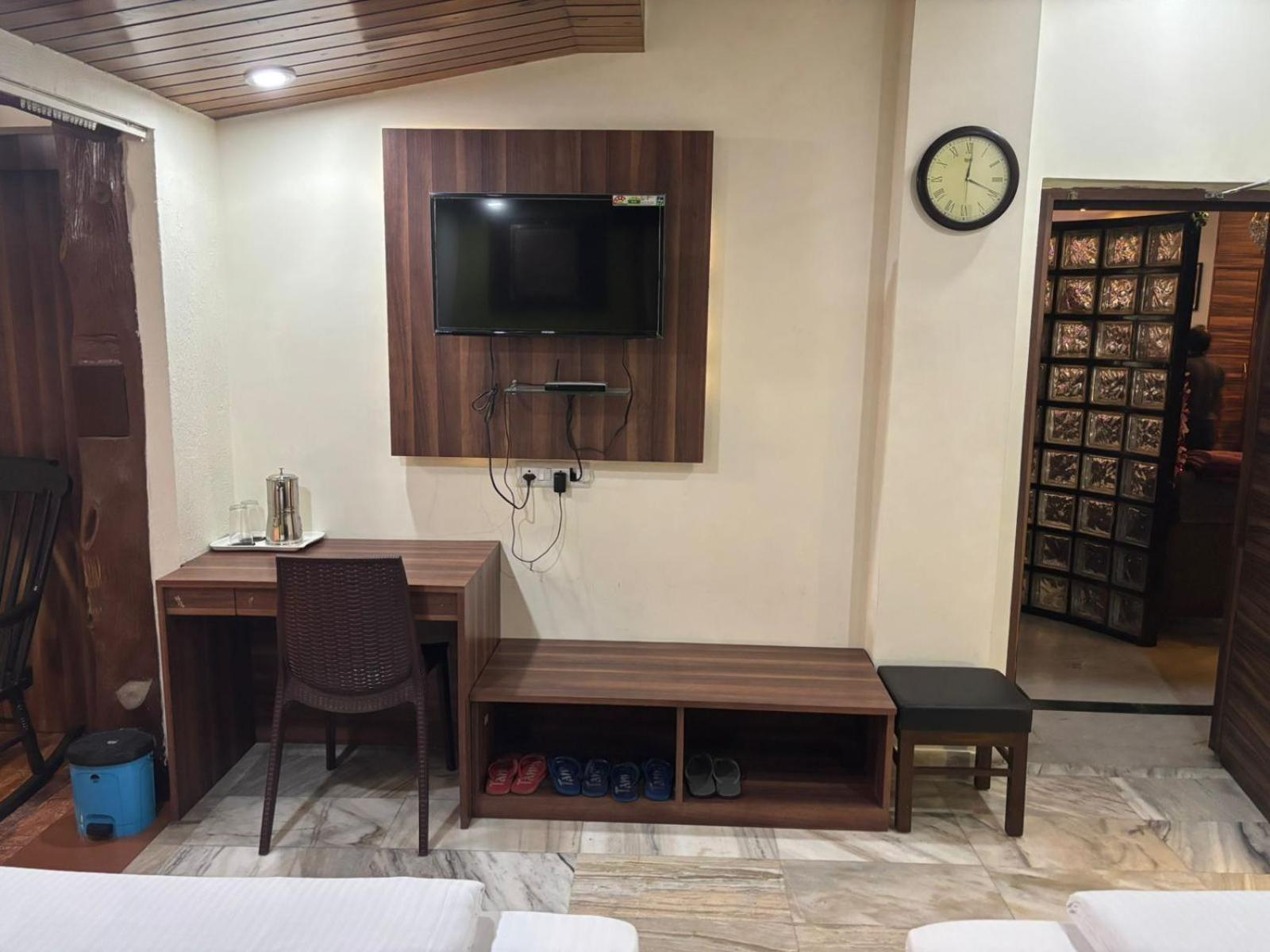 Om Sai Villa Guesthouse Kolkata Bagian luar foto