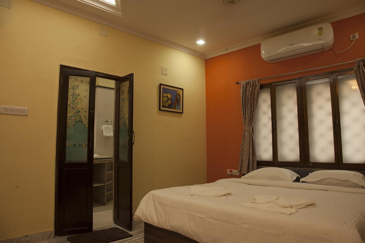 Om Sai Villa Guesthouse Kolkata Bagian luar foto