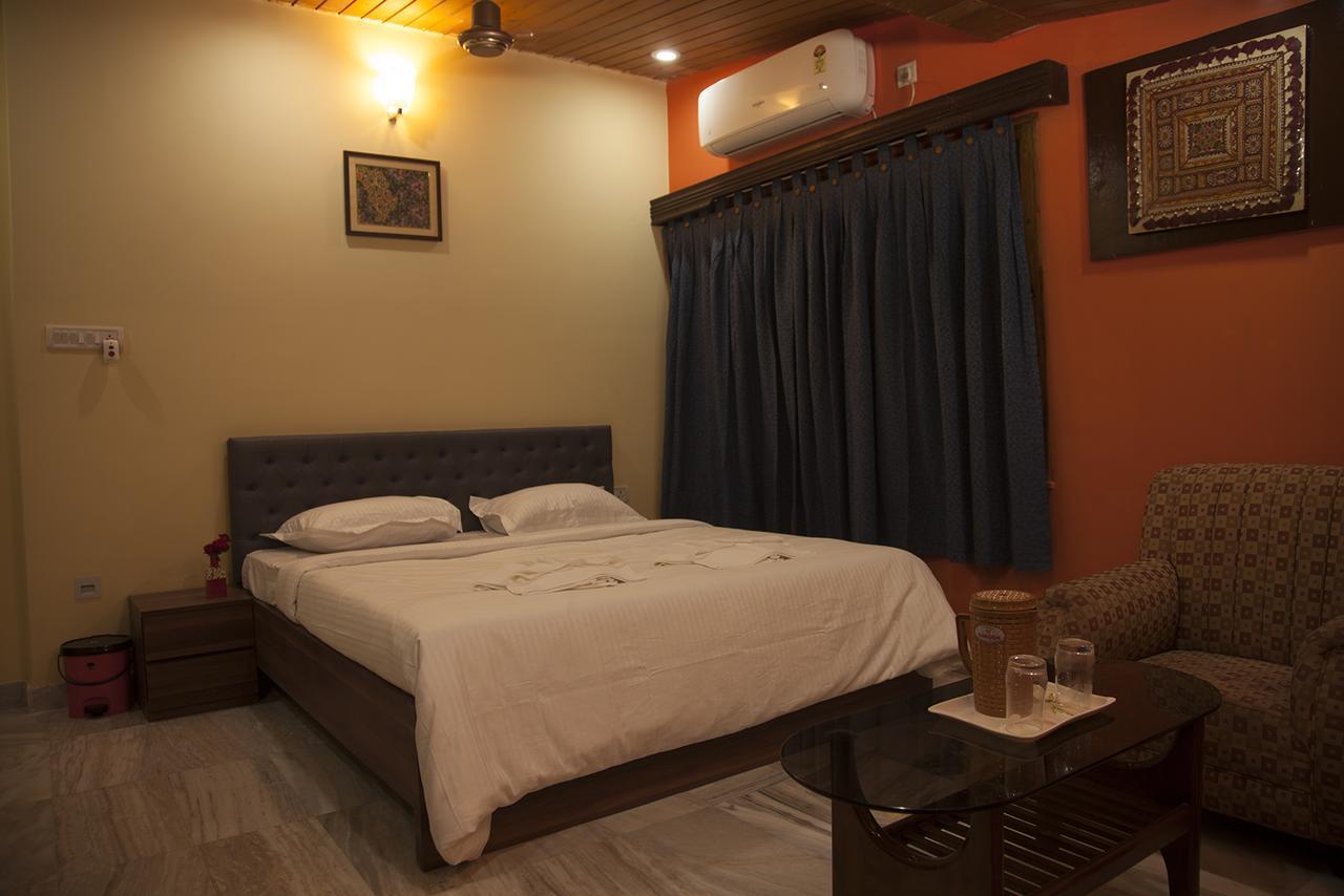 Om Sai Villa Guesthouse Kolkata Bagian luar foto