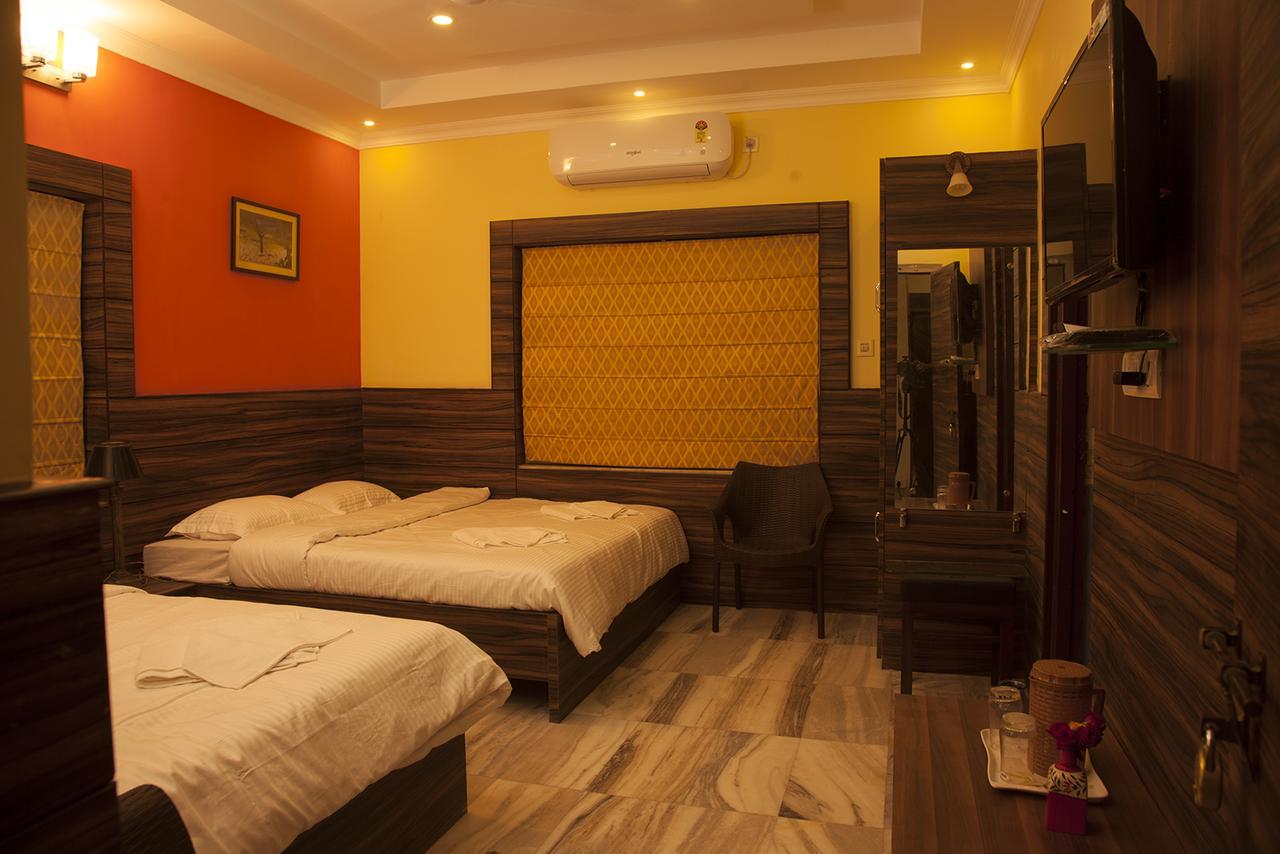 Om Sai Villa Guesthouse Kolkata Bagian luar foto