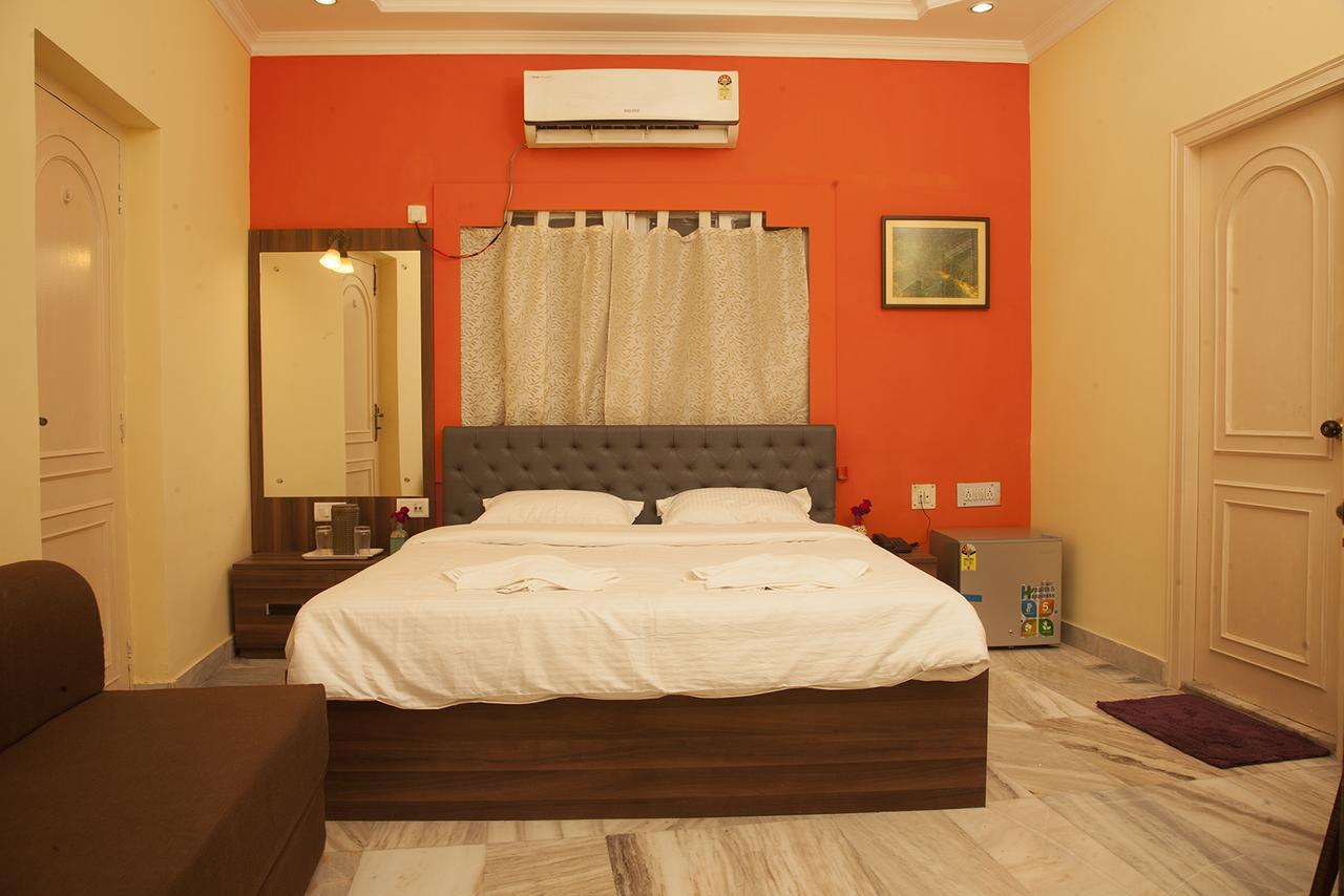 Om Sai Villa Guesthouse Kolkata Bagian luar foto