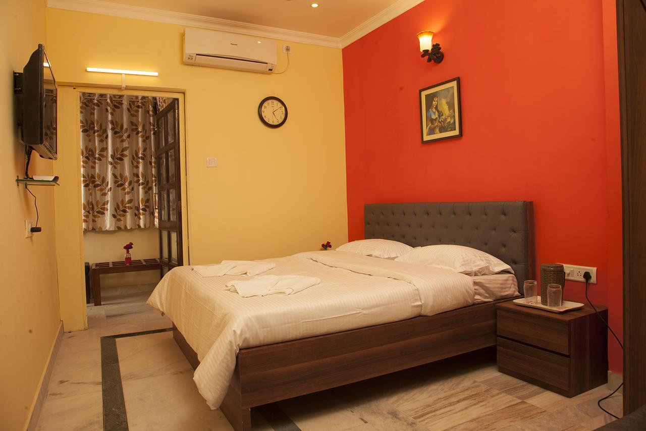 Om Sai Villa Guesthouse Kolkata Bagian luar foto