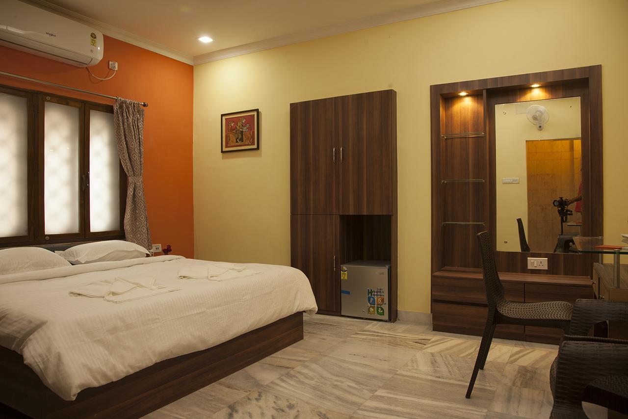 Om Sai Villa Guesthouse Kolkata Bagian luar foto