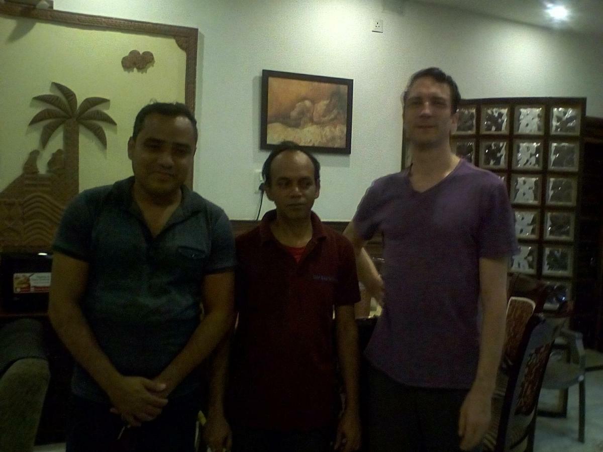 Om Sai Villa Guesthouse Kolkata Bagian luar foto