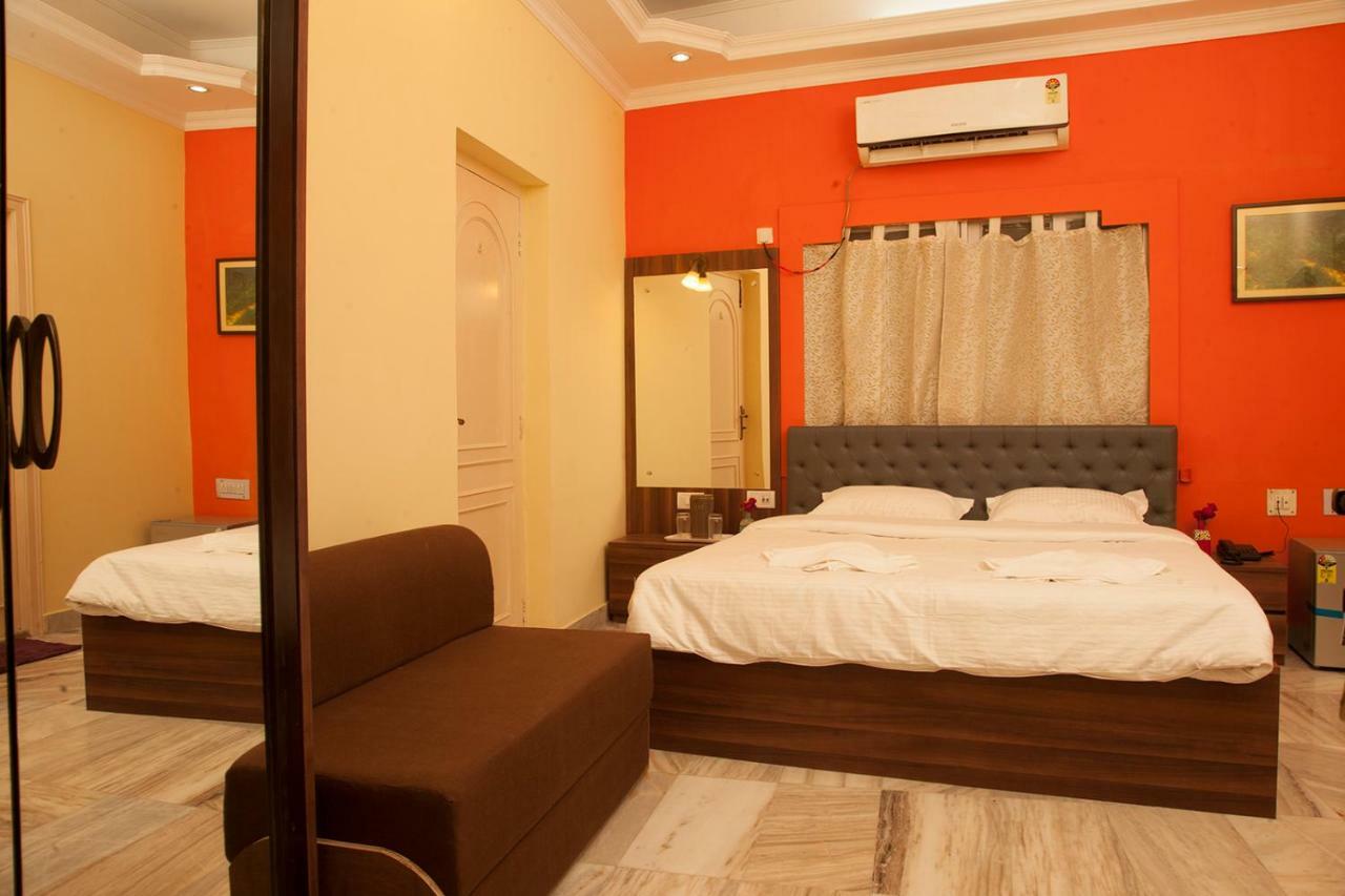 Om Sai Villa Guesthouse Kolkata Bagian luar foto