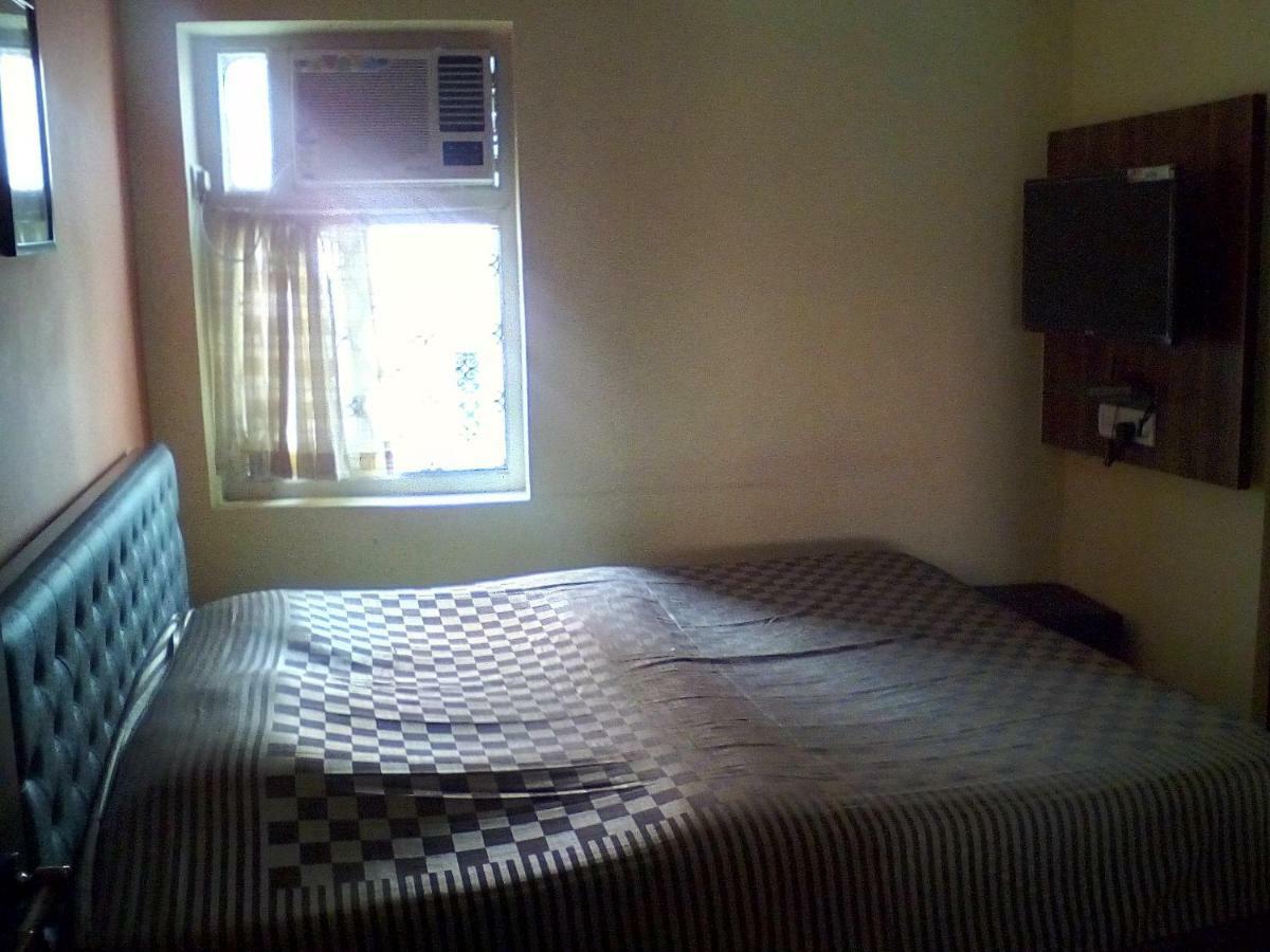 Om Sai Villa Guesthouse Kolkata Bagian luar foto